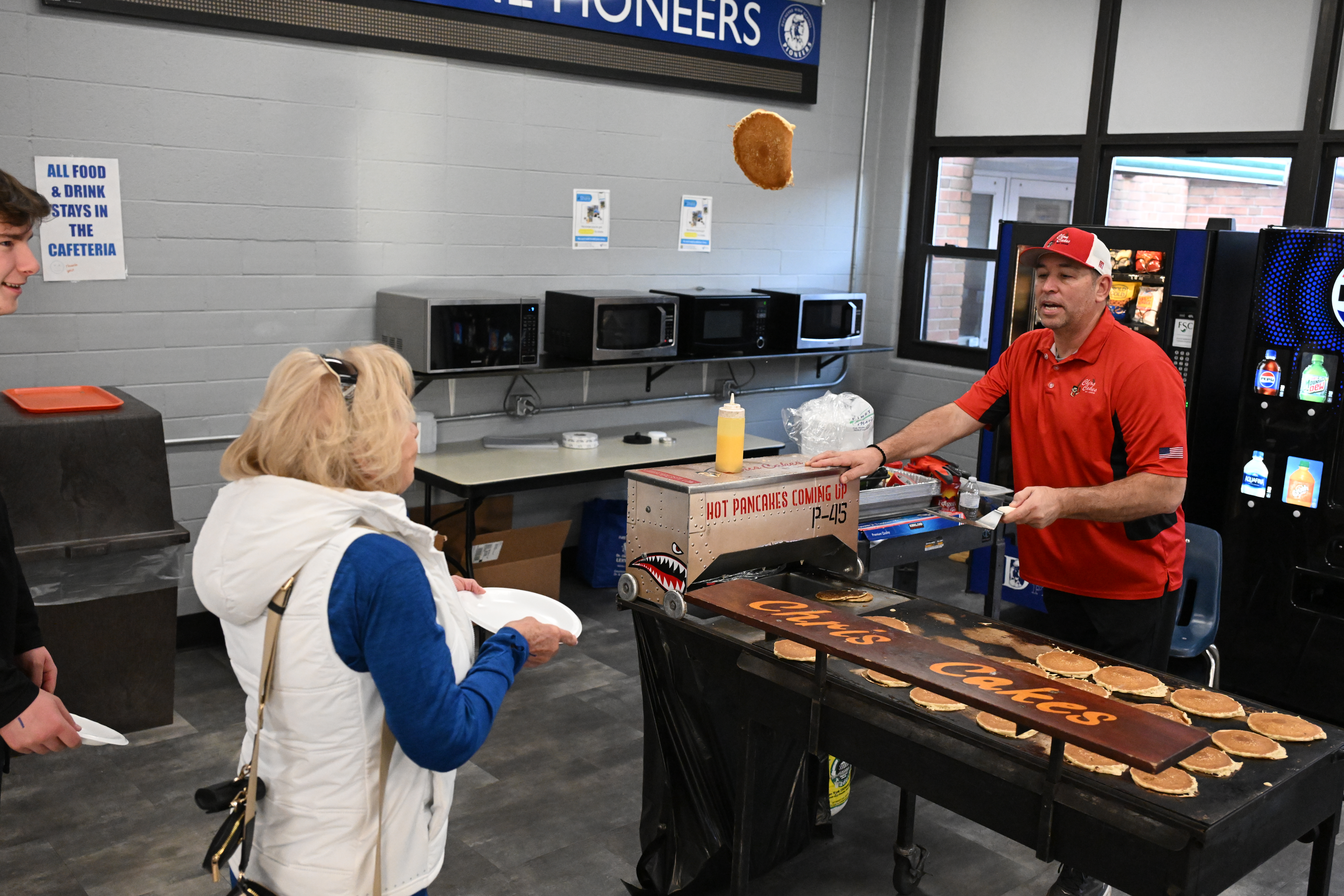 Chris Cakes Visits DHS